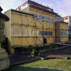 Wetterschutzeinhausung Neptunbrunnen DD-Friedrichstadt 